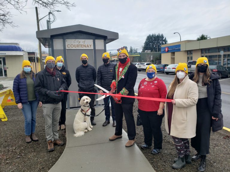 Courtenay public washroom opens downtown