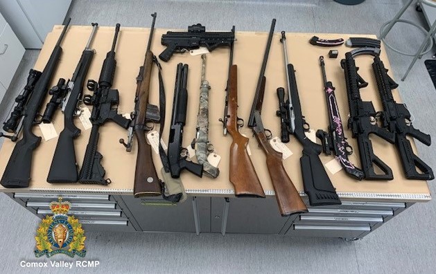 Man facing multiple charges after drugs and guns seized in Comox Valley
